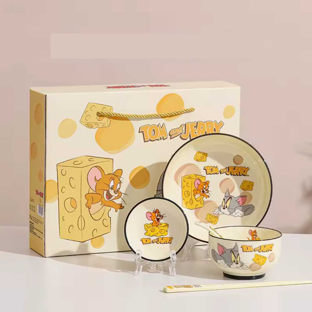 Tom & Jerry™ 5-Piece Dining Set