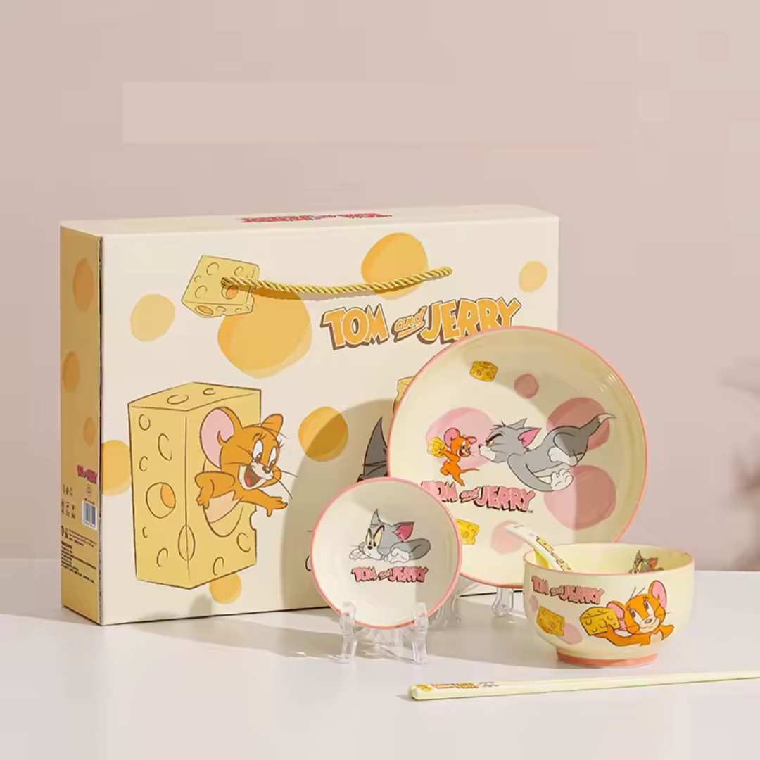 Tom & Jerry™ 5-Piece Dining Set