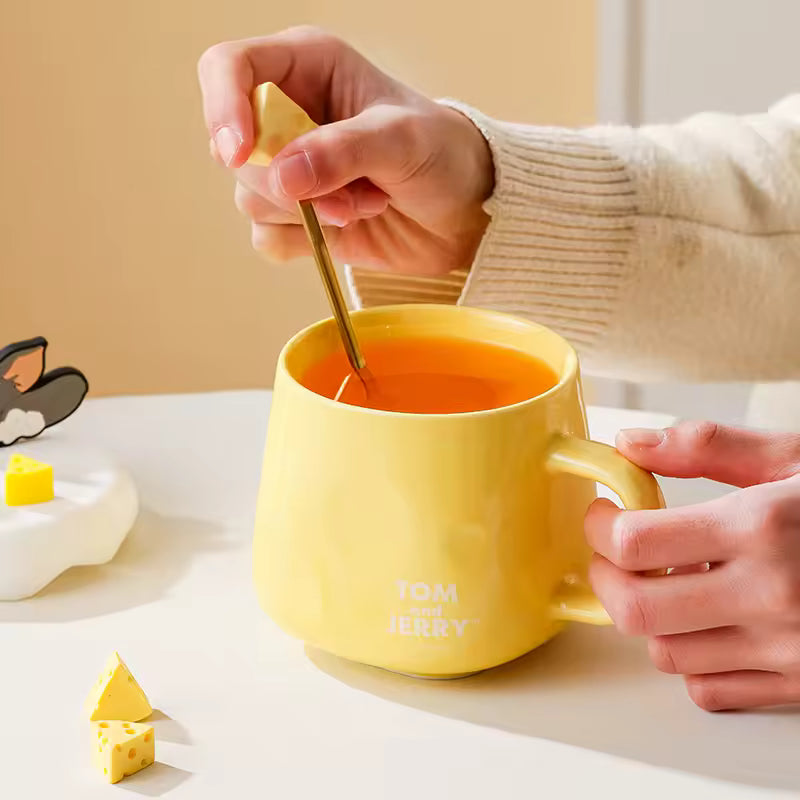 Tom & Jerry Cozy Cream Mug – 480ml